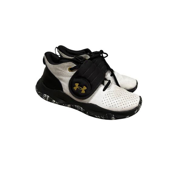 Boys Under Armour Zone Basketball Shoes, Size 7Y